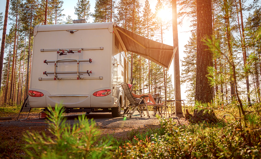 avoid rv awning problems while traveling
